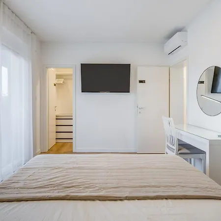 Zlatne Niti With Heated Pool Vila *