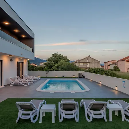 Zlatne Niti With Heated Pool