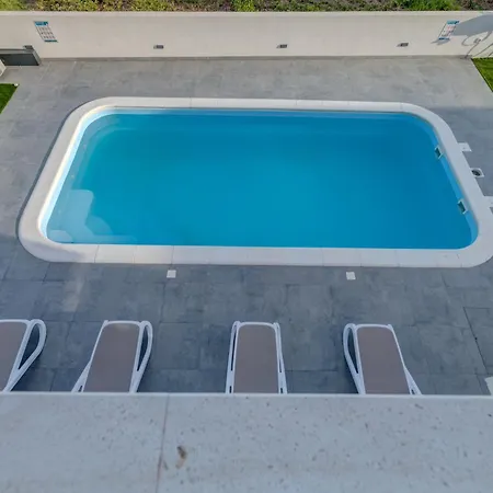 Zlatne Niti With Heated Pool * Kaštela