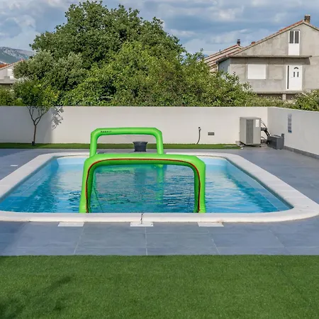 Zlatne Niti With Heated Pool *