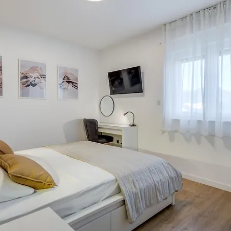 Zlatne Niti With Heated Pool * Kaštela