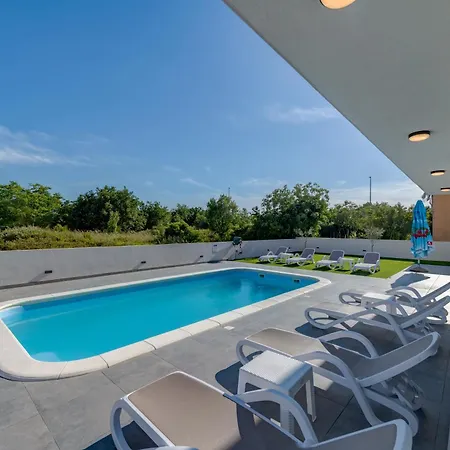 Vila Zlatne Niti With Heated Pool Kaštela