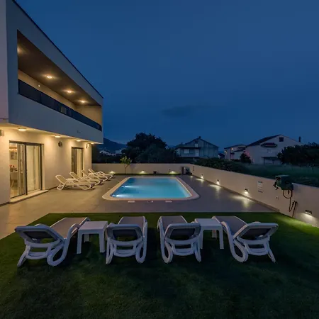 Zlatne Niti With Heated Pool Vila