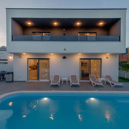 Zlatne Niti With Heated Pool Kaštela