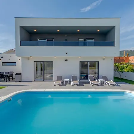 Vila Zlatne Niti With Heated Pool Kaštela