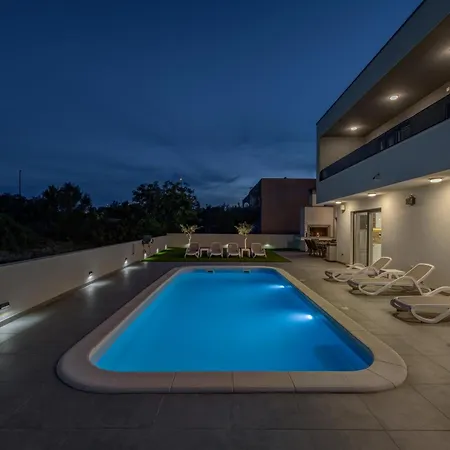 Zlatne Niti With Heated Pool * Kaštela