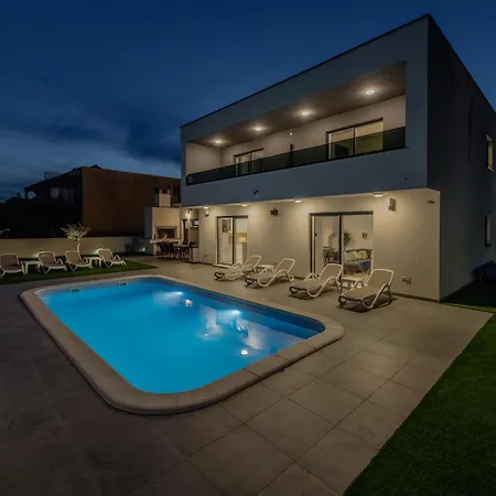 Zlatne Niti With Heated Pool Vila *